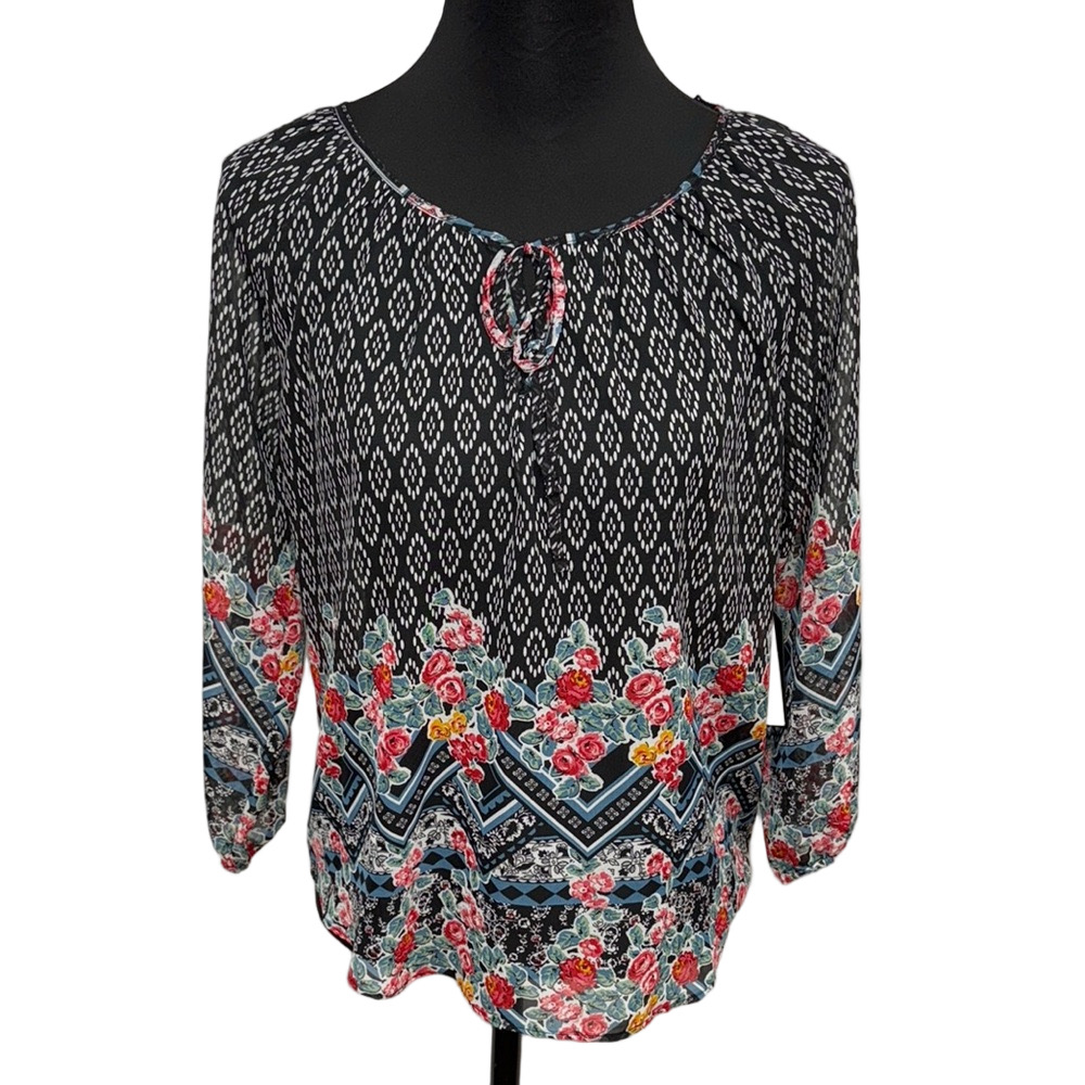 Almost Famous Black and White Graphic Tunic Blouse. Dressy Casual Feminine